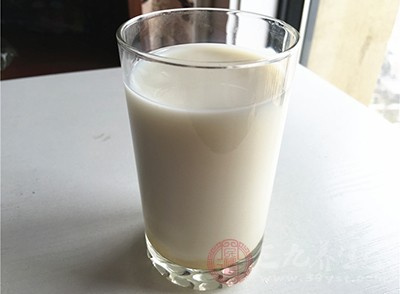 纯牛奶什么时候喝**好 喝正确了才更健康